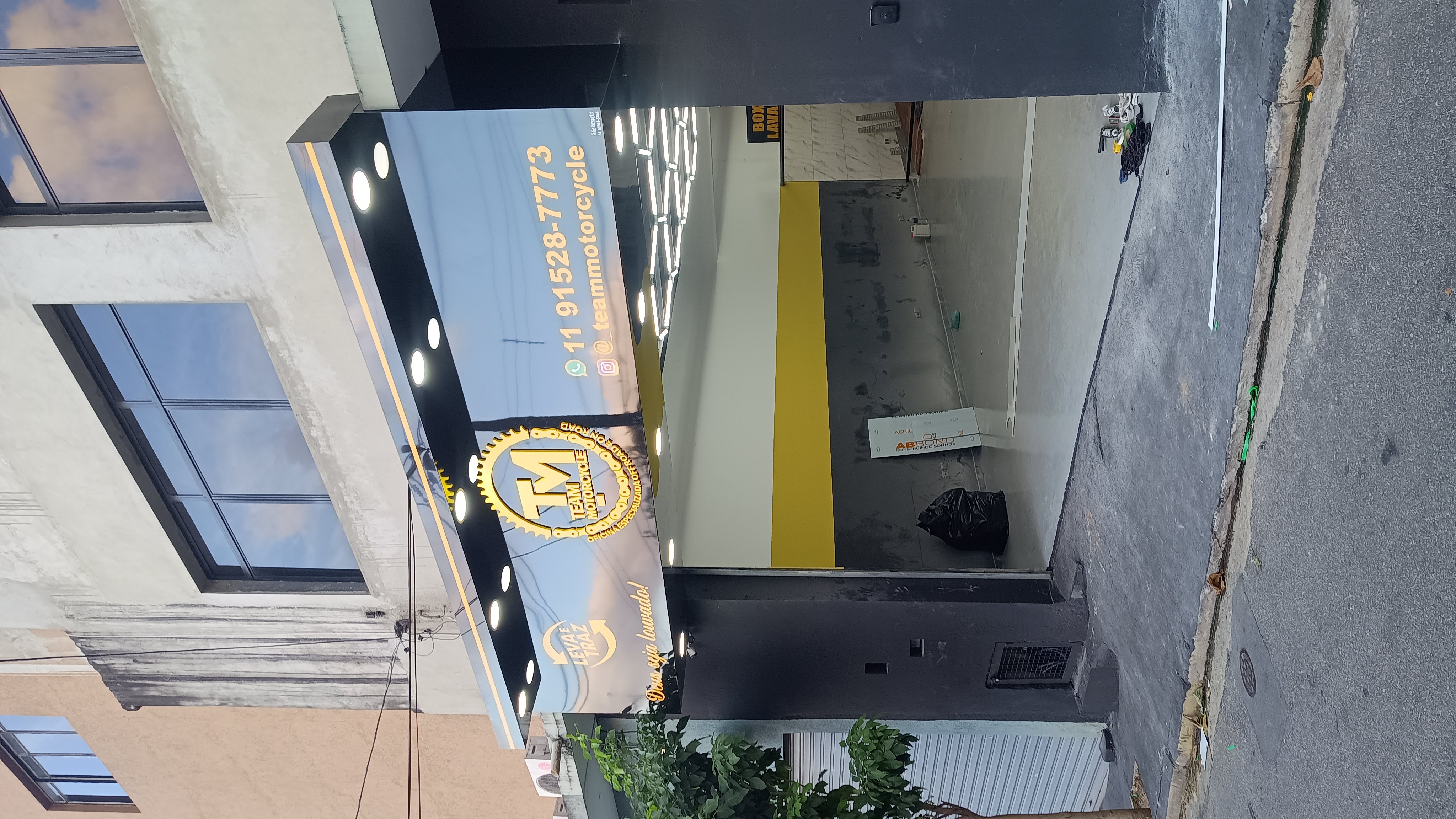 Coberturas em policarbonato e ACM